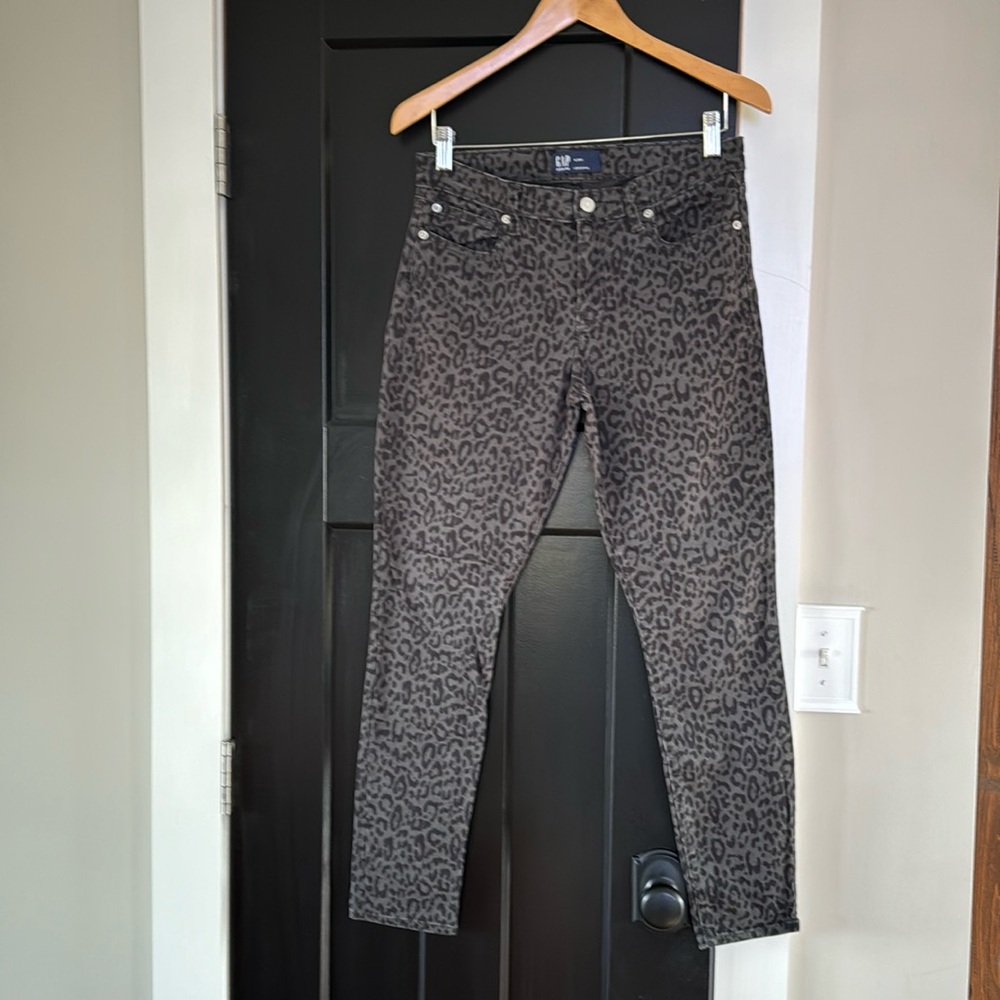 Gap blank and gray leopard print jeans